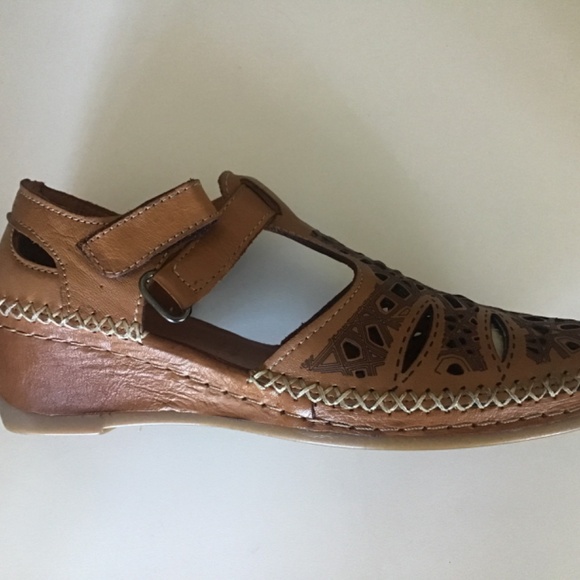 Brand new sandals - Picture 7 of 13